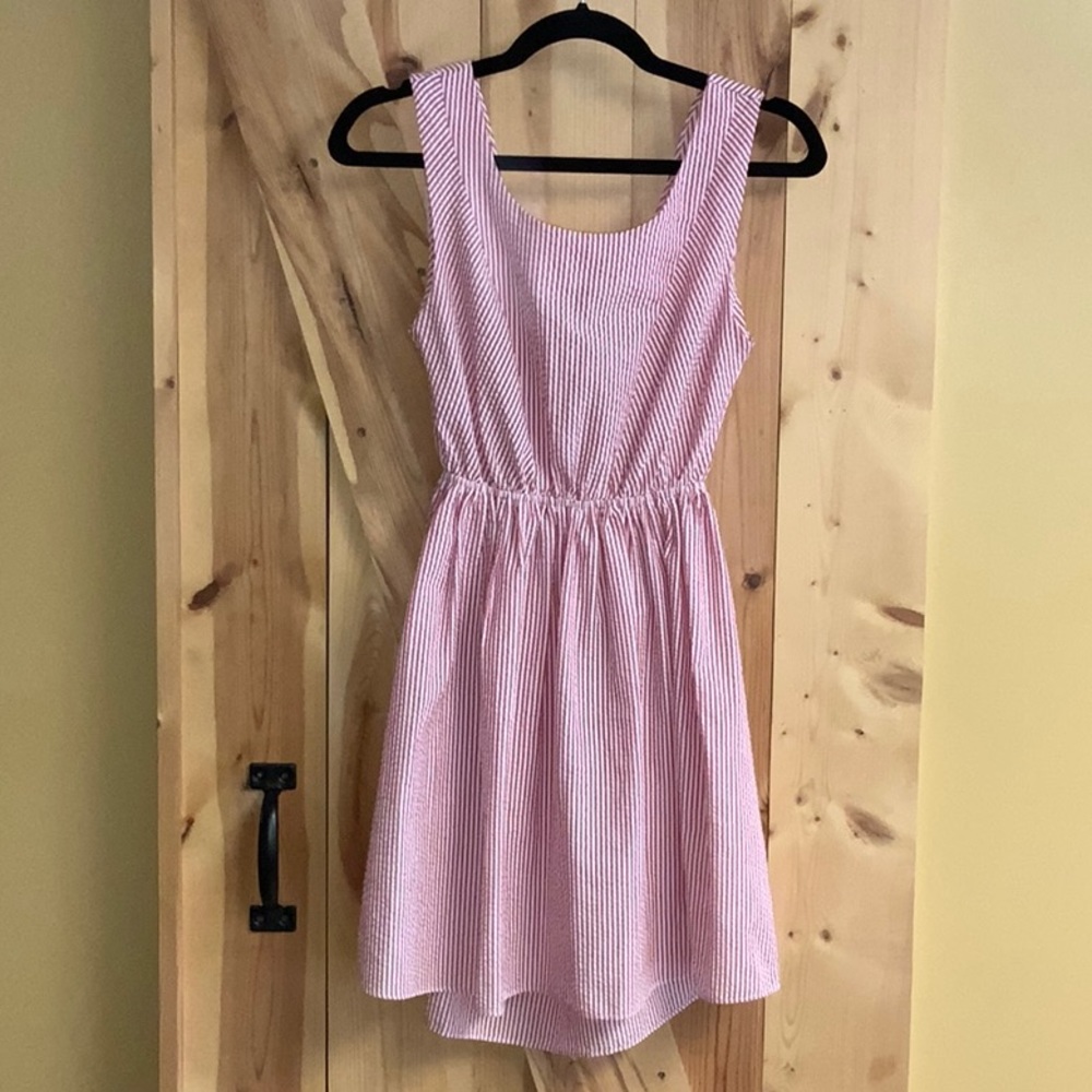 En Créme - Red & White Sleeveless Lightweight Seersucker Dress w/ Open Tie Back